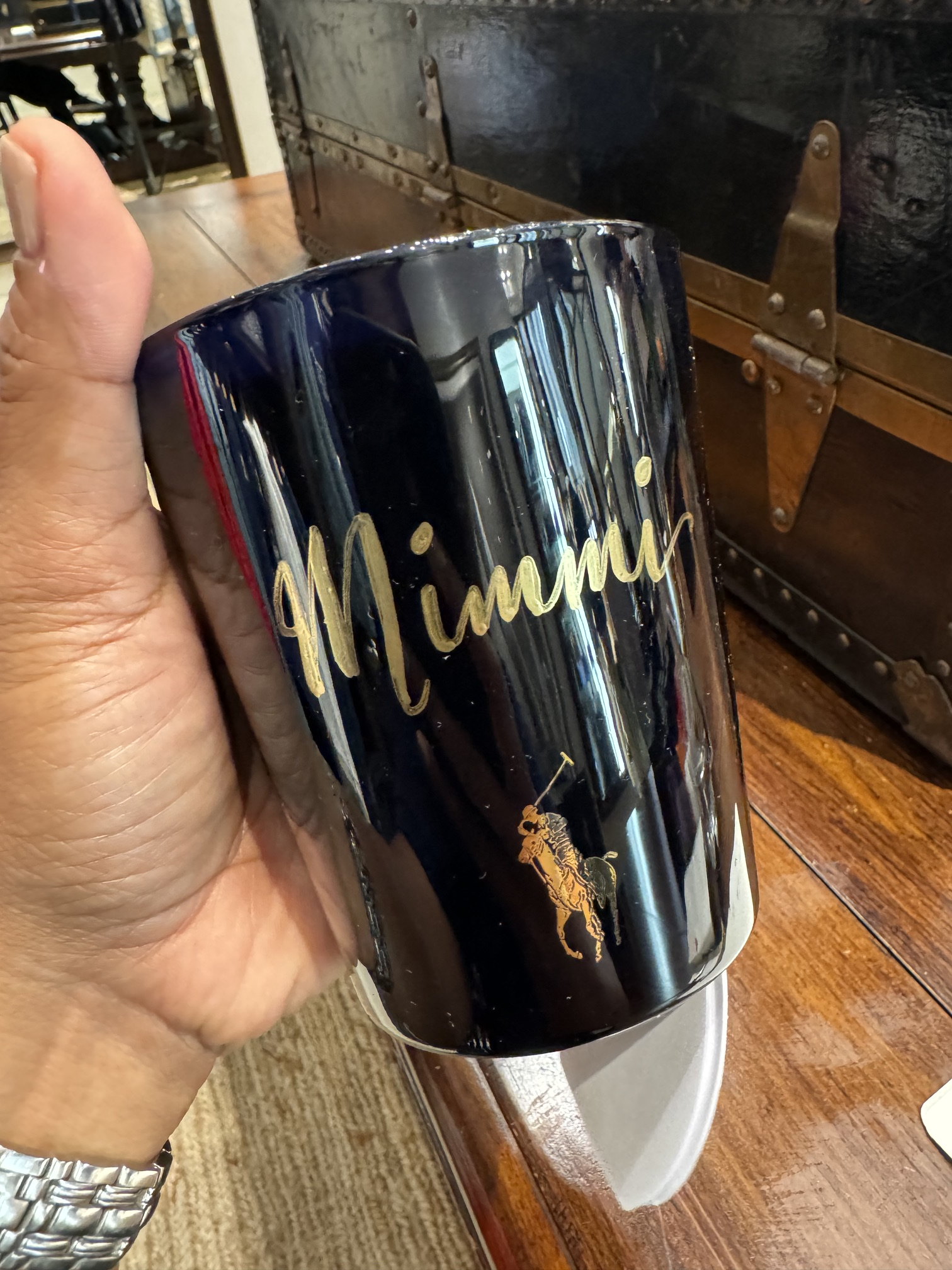 'Mimmi' lettered on a candle jar