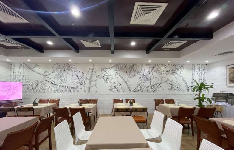 Hand-painted mural — photo 3